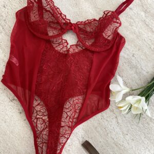 Megan kırmızı bodysuit